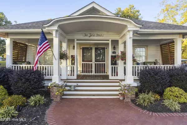 Lake Waccamaw, NC 28450,204 Lake Shore DR