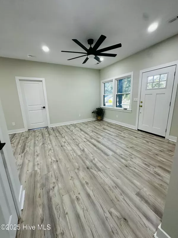 Burlington, NC 27215,1811 Brown AVE