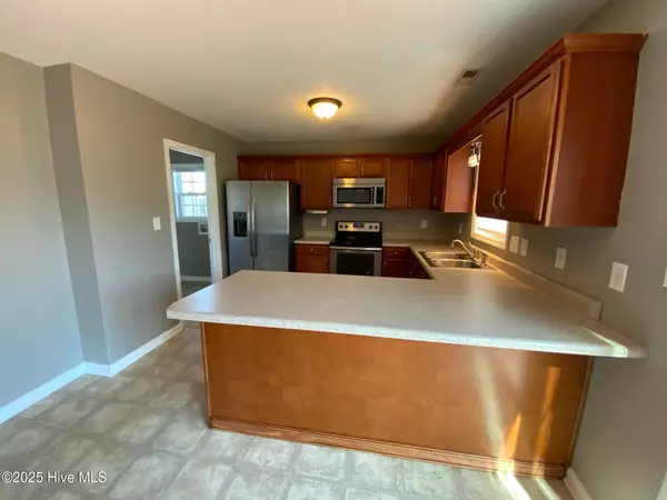 Hubert, NC 28539,302 Mann ST