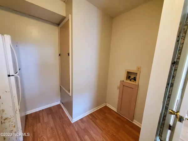 Greenville, NC 27834,945 B'S Barbeque RD #A