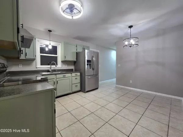 Elizabeth City, NC 27909,1304 Stacie DR