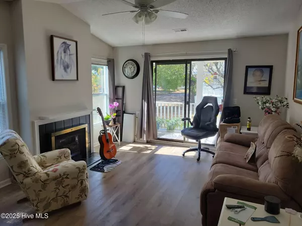 Greenville, NC 27858,106 W Victoria CT #D