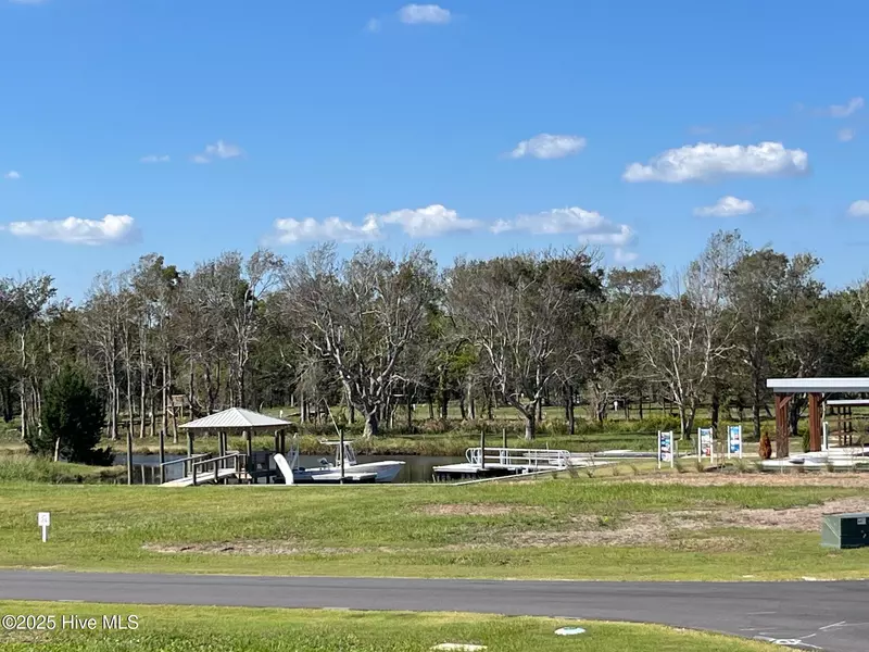 200 Bethea ST, Holly Ridge, NC 28445