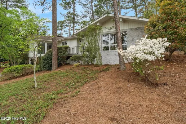 Pinehurst, NC 28374,565 Lake Forest DR SE