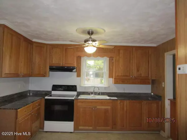 Elizabeth City, NC 27909,1321 N Williams CIR