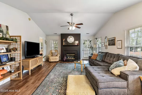 Greenville, NC 27858,2217 Locksley Woods DR #H