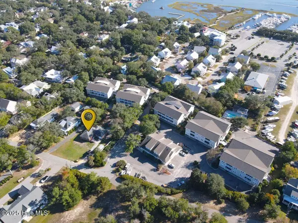 Southport, NC 28461,511 W St George ST