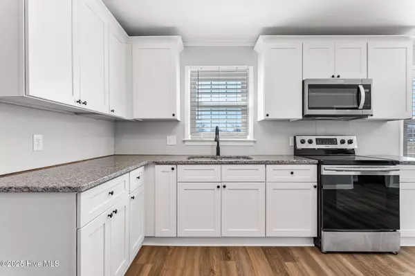 Goldsboro, NC 27530,2004 Hilltop LN