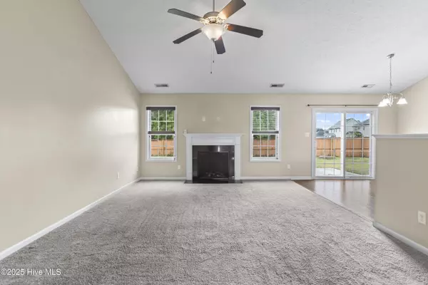 Jacksonville, NC 28546,102 Dahlia LN