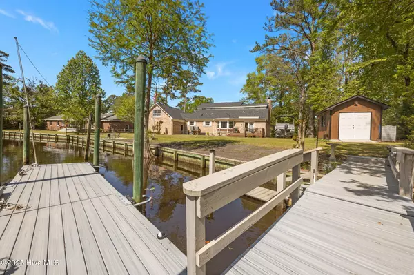 New Bern, NC 28562,204 Gangplank RD