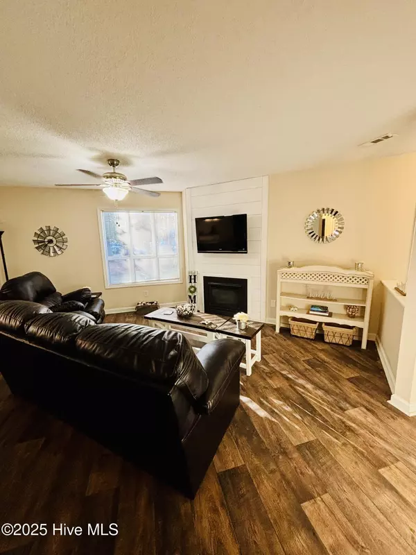 Greenville, NC 27858,108 Breezewood DR #B