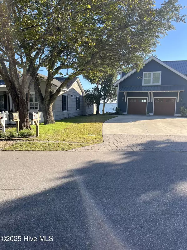 Morehead City, NC 28557,4120 Sound DR W #0