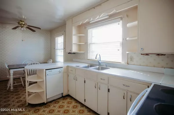 Pikeville, NC 27863,103 S Washington ST