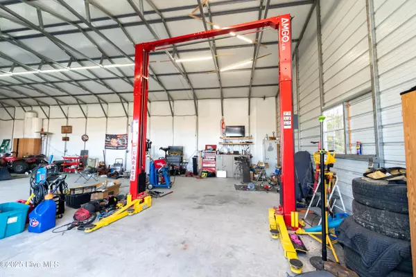 Elizabeth City, NC 27909,515 Pasquotank Station RD