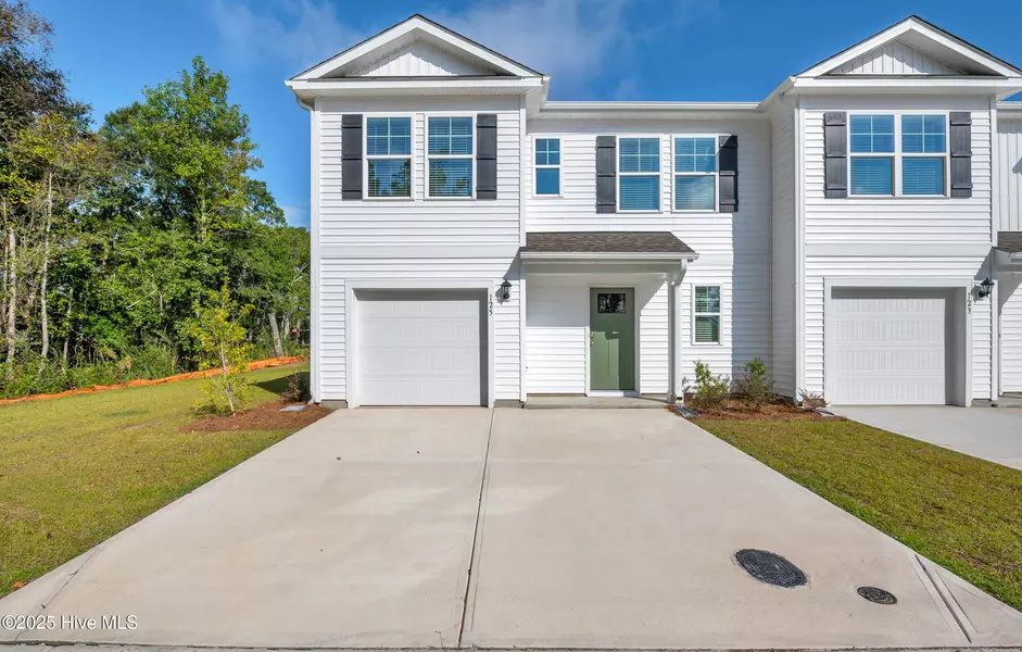 125 S Grassland RD, Surf City, NC 28445