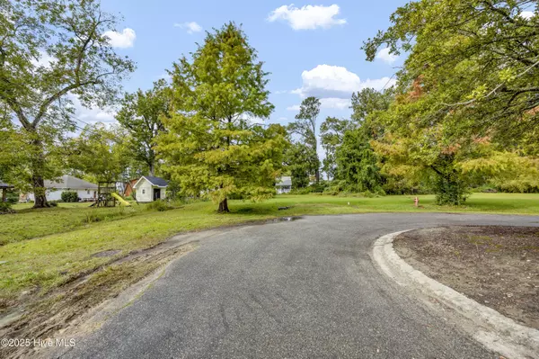 Lake Waccamaw, NC 28450,5 Near 205 Nancy ST