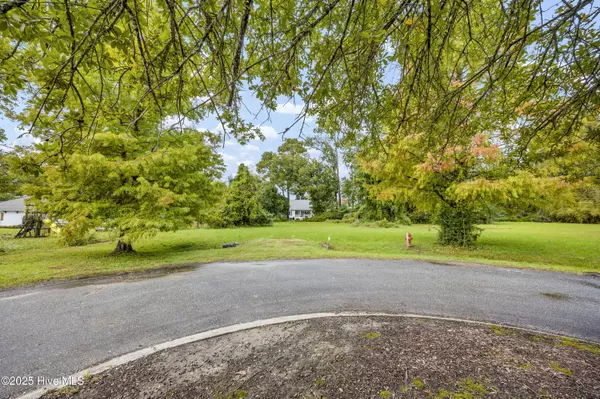 Lake Waccamaw, NC 28450,5 Near 205 Nancy ST