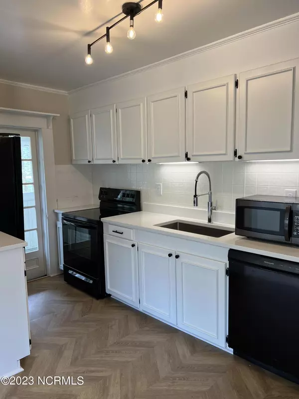 Southern Pines, NC 28387,145 E Vermont AVE #B