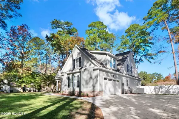 Greenville, NC 27858,211 Cherrywood DR