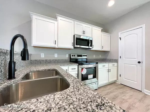 Sneads Ferry, NC 28460,724 Cross Bridge WAY