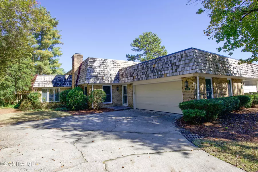 412 W Love Forty DR W, Pinehurst, NC 28374