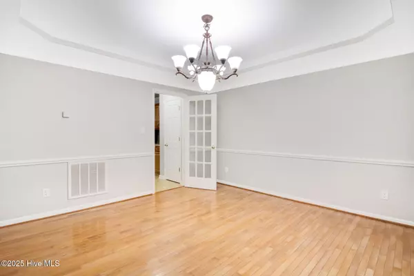 Jacksonville, NC 28540,102 Huntington CT