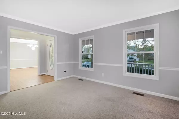 Jacksonville, NC 28540,102 Huntington CT