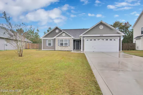 303 Hidden Oaks DR, Jacksonville, NC 28546