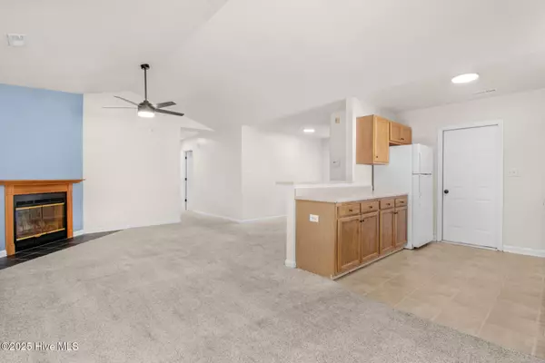 Hubert, NC 28539,233 Parnell RD