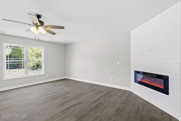 Jacksonville, NC 28540,1244 Old Maplehurst RD