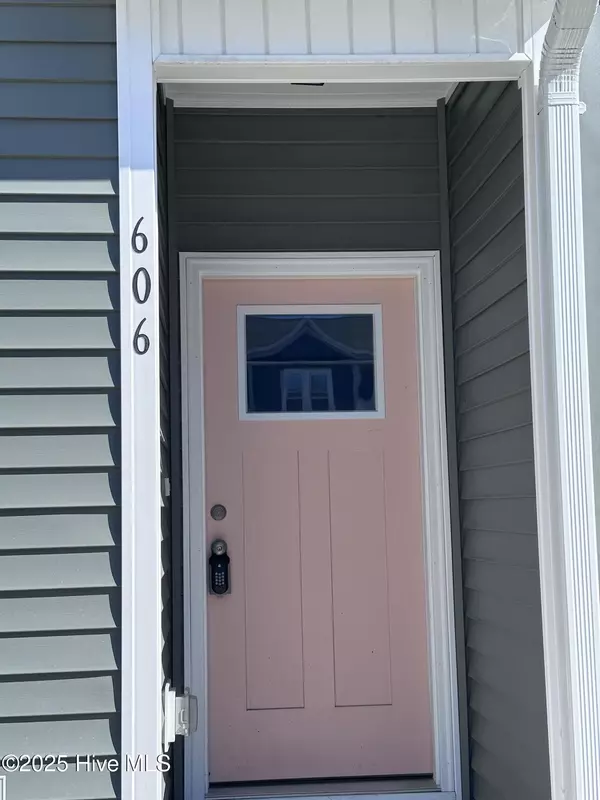 606 Jacks Crossing DR, Hubert, NC 28539