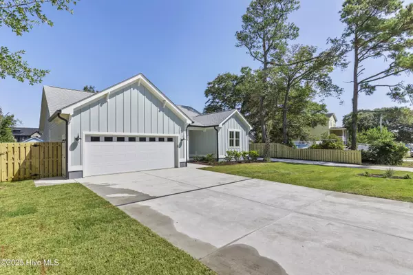 Carolina Beach, NC 28428,308 Lewis DR