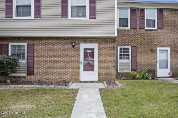 Jacksonville, NC 28546,121 King George CT