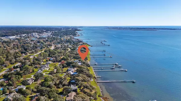 Morehead City, NC 28557,5005 Holly LN