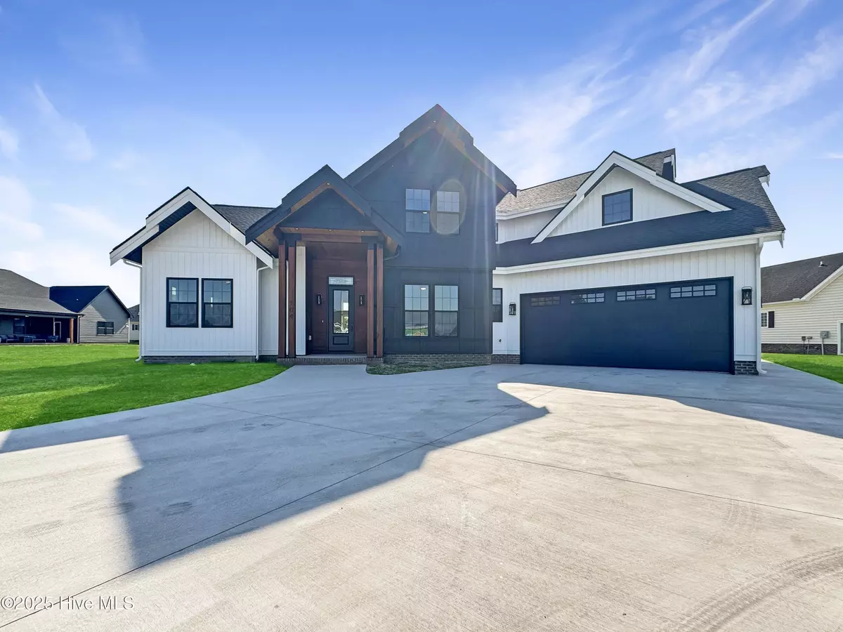 Elizabeth City, NC 27909,1111 Staysail DR