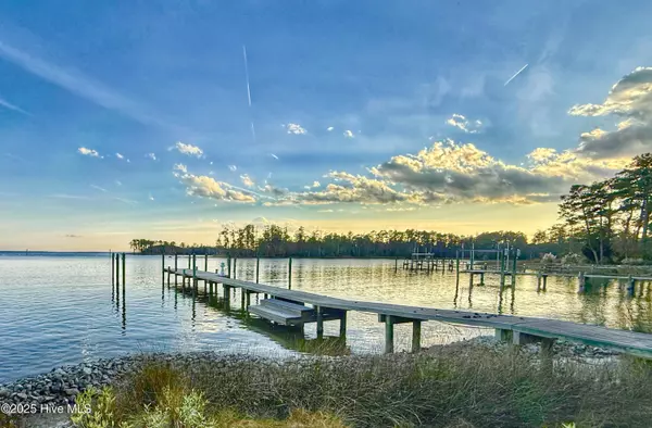 Oriental, NC 28571,385 Peninsula DR