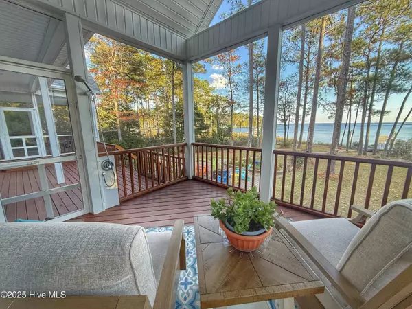 Oriental, NC 28571,385 Peninsula DR