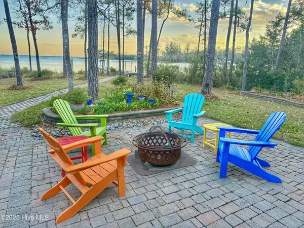 Oriental, NC 28571,385 Peninsula DR