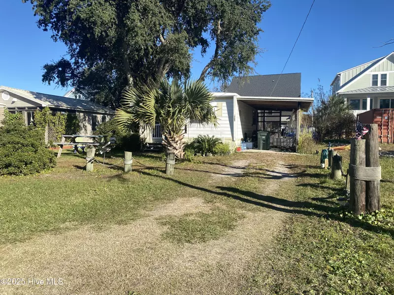 1707 Searay LN, Kure Beach, NC 28449