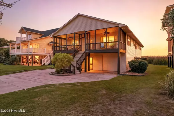 1135 S Topsail DR, Surf City, NC 28445