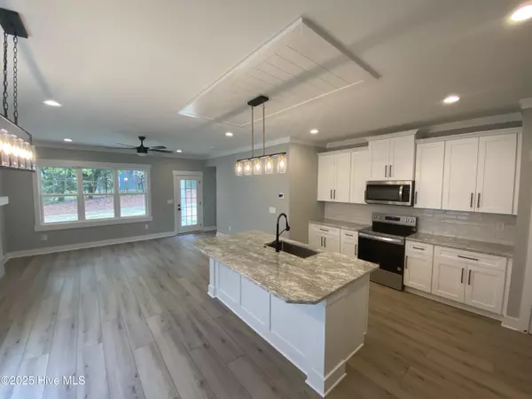 Aberdeen, NC 28315,406 Summit ST