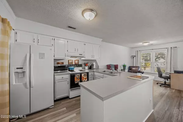 Greenville, NC 27834,124 W Victoria CT #B