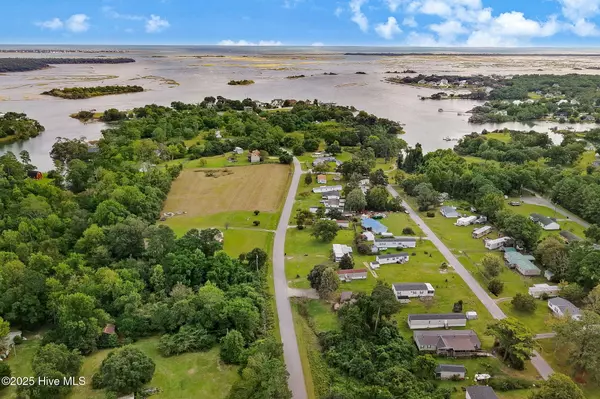 1128 Glancy RD, Swansboro, NC 28584