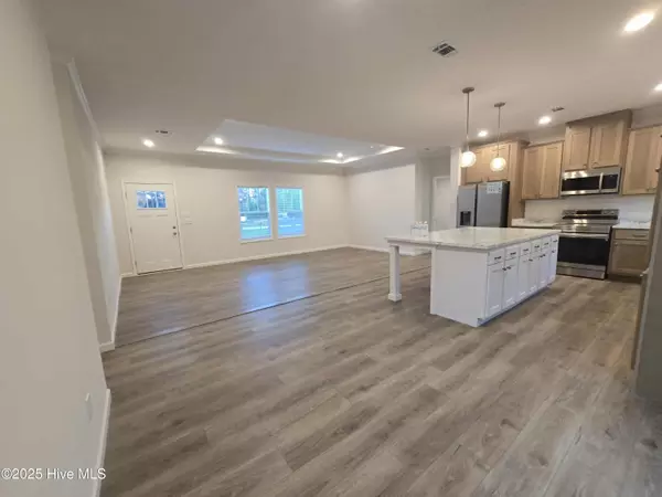 Holly Ridge, NC 28445,106 Douglas DR