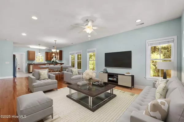 Manteo, NC 27954,601 Viccars LN