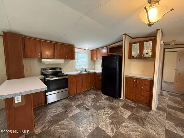 Hubert, NC 28539,113 Barbour RD #1