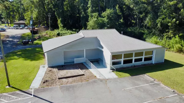 Lake Waccamaw, NC 28450,107 Church ST