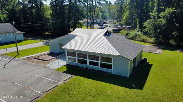 Lake Waccamaw, NC 28450,107 Church ST