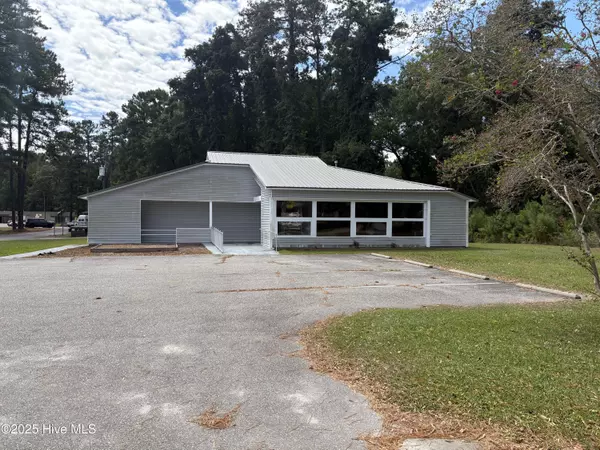 Lake Waccamaw, NC 28450,107 Church ST