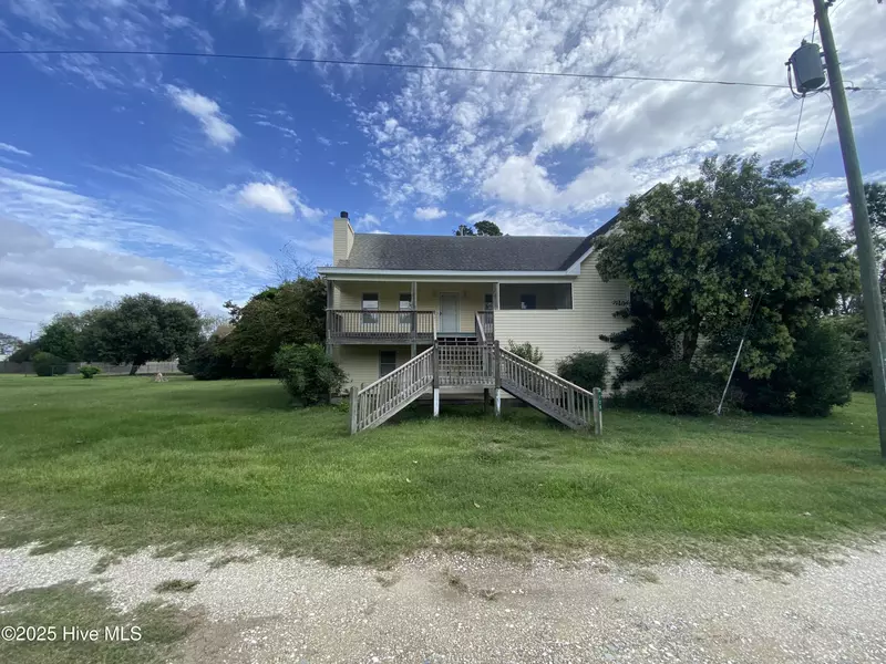 120 Perkins LN, Coinjock, NC 27923